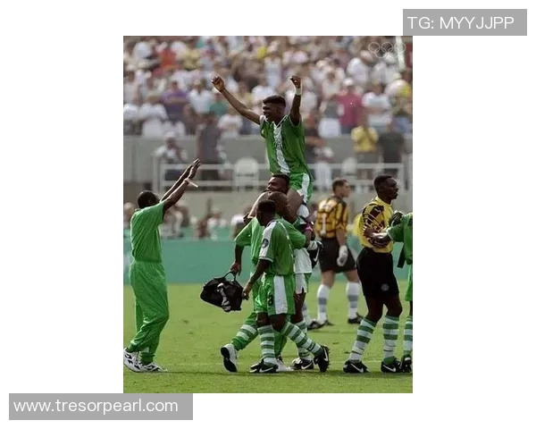 橄榄球与足球明星的辉煌历程与传奇故事探秘